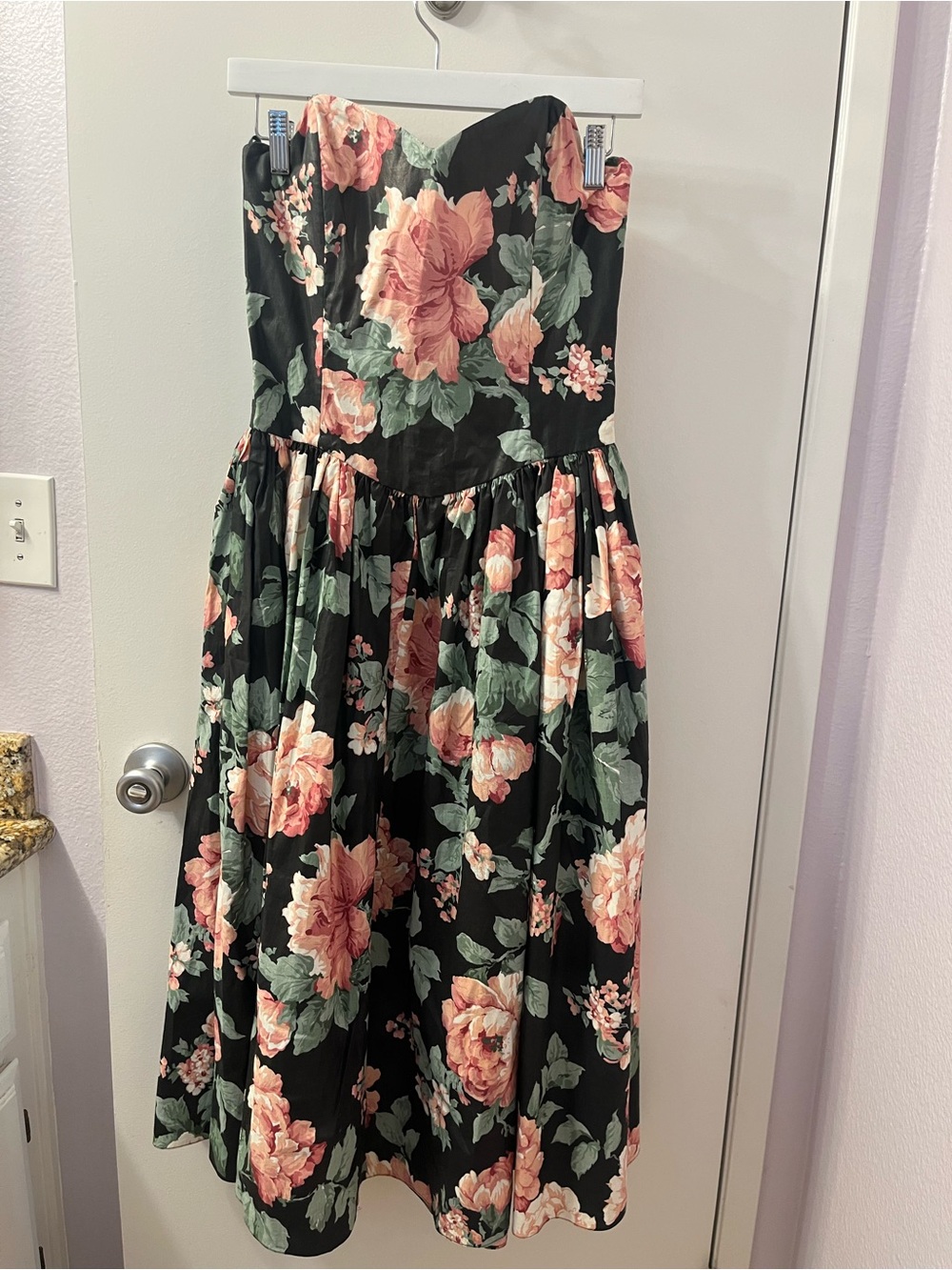 Strapless Black Floral Women’s Dress with Roses Size 10 EUC (Pockets!!!)